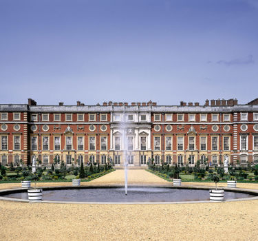 Exterior Hampton Court Palace 46808262052 O